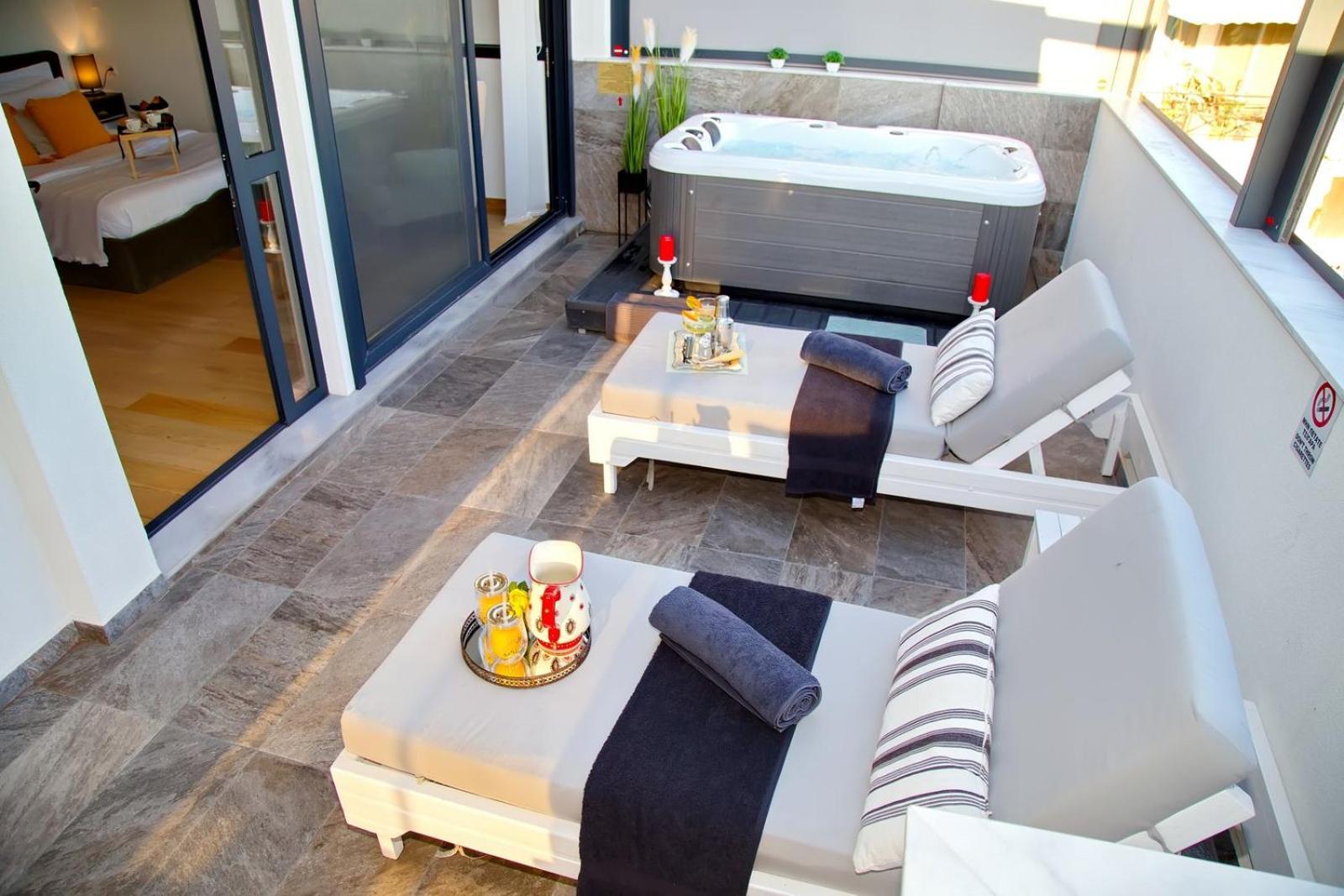 Alex With Private Jacuzzi Apartment *